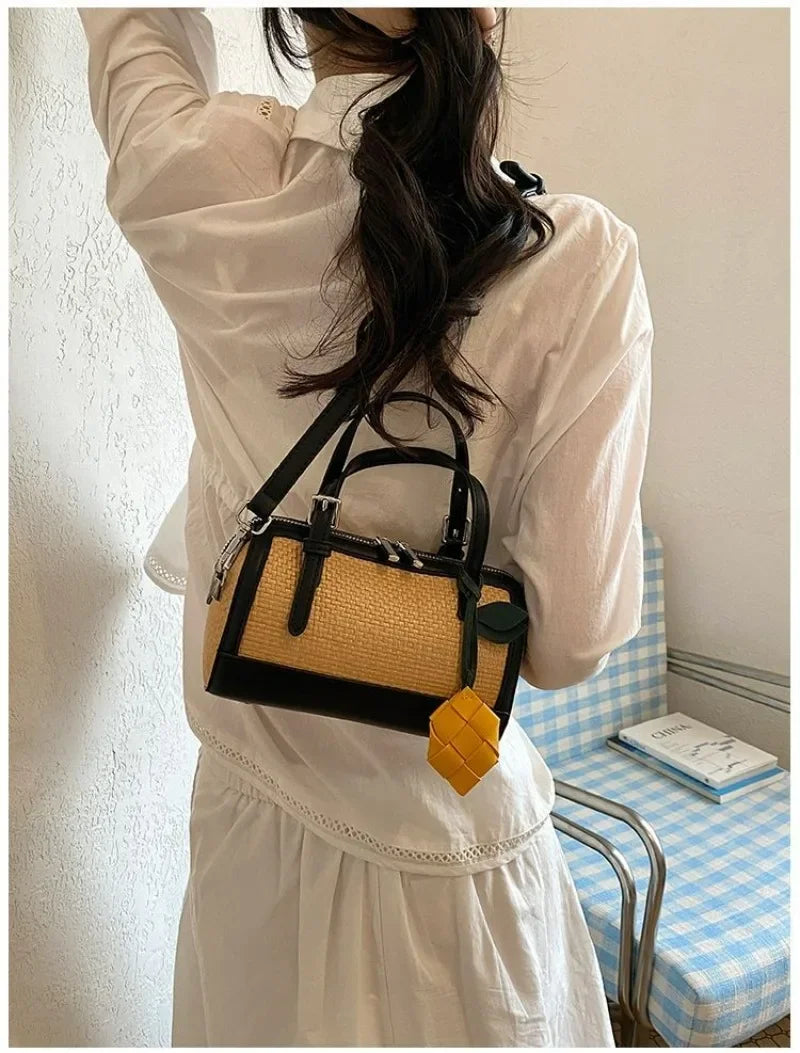 Trendy and Fashionable Woven Handbag for Women - New Style, Versatile for All Occasions, Crossbody Backpack with Boston Design.