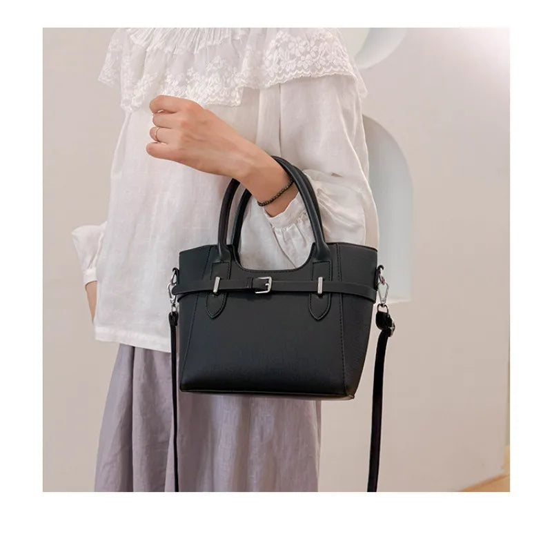 Daily commuting handbag, women's new fashionable retro high-end sensory communication bag, single shoulder crossbody bag