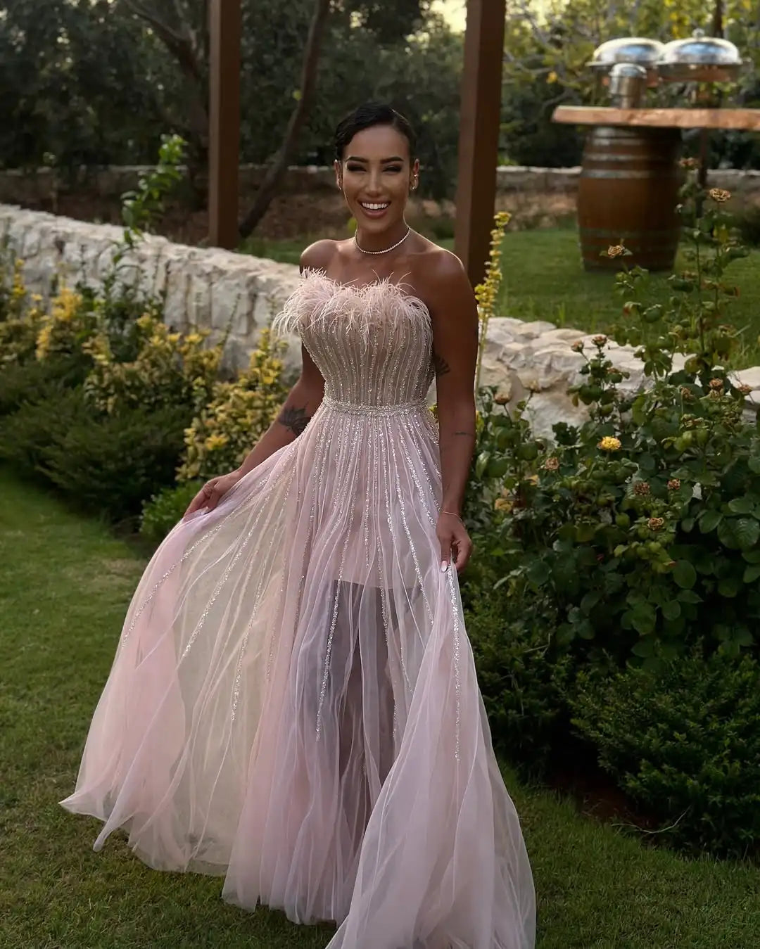Customized Exquisite Classic Organza Prom Dress with Feather Beading Draped A-line Long Design for Women High Quality Prom Dress