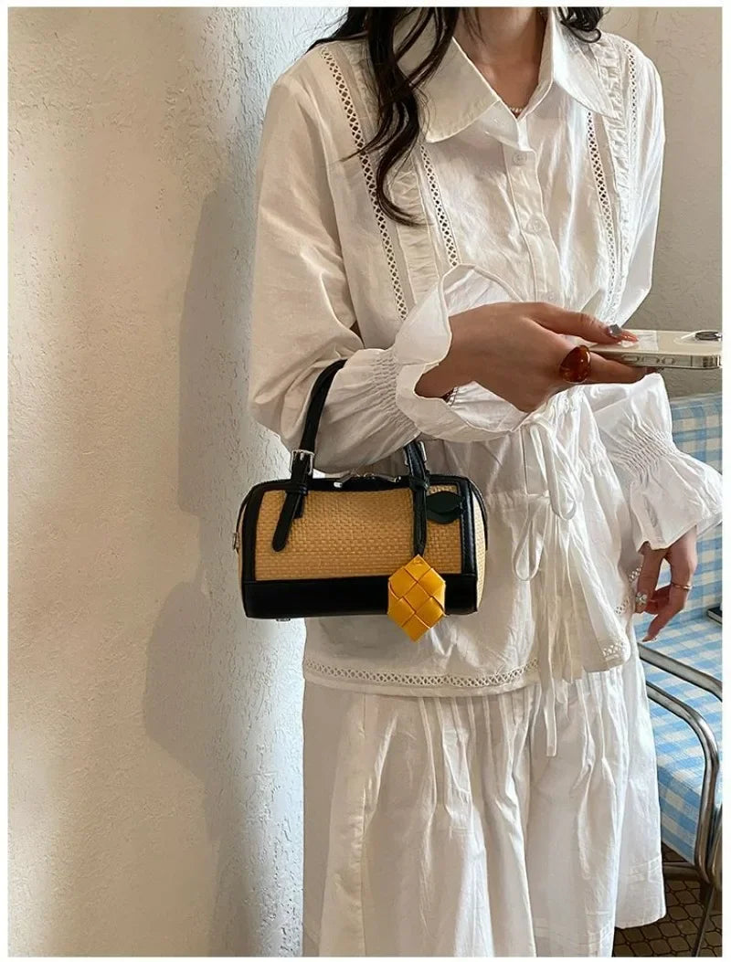 Trendy and Fashionable Woven Handbag for Women - New Style, Versatile for All Occasions, Crossbody Backpack with Boston Design.