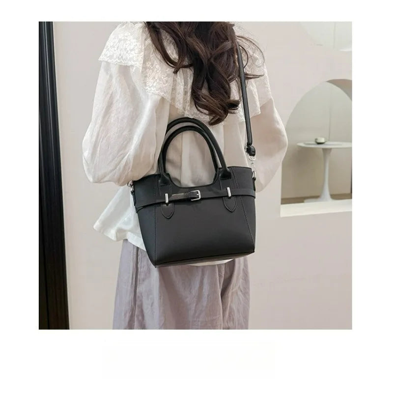 Daily commuting handbag, women's new fashionable retro high-end sensory communication bag, single shoulder crossbody bag